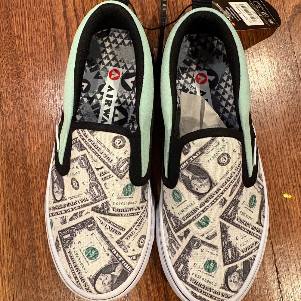 Airwalk Boys Sidekick Sneakers Size 3 Black White Green Slip On Casual Shoes NWT
